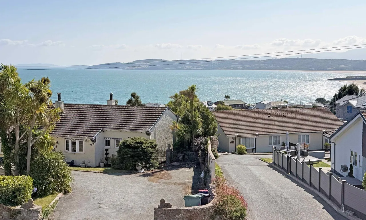 Amlwch Road, Benllech, photo 6