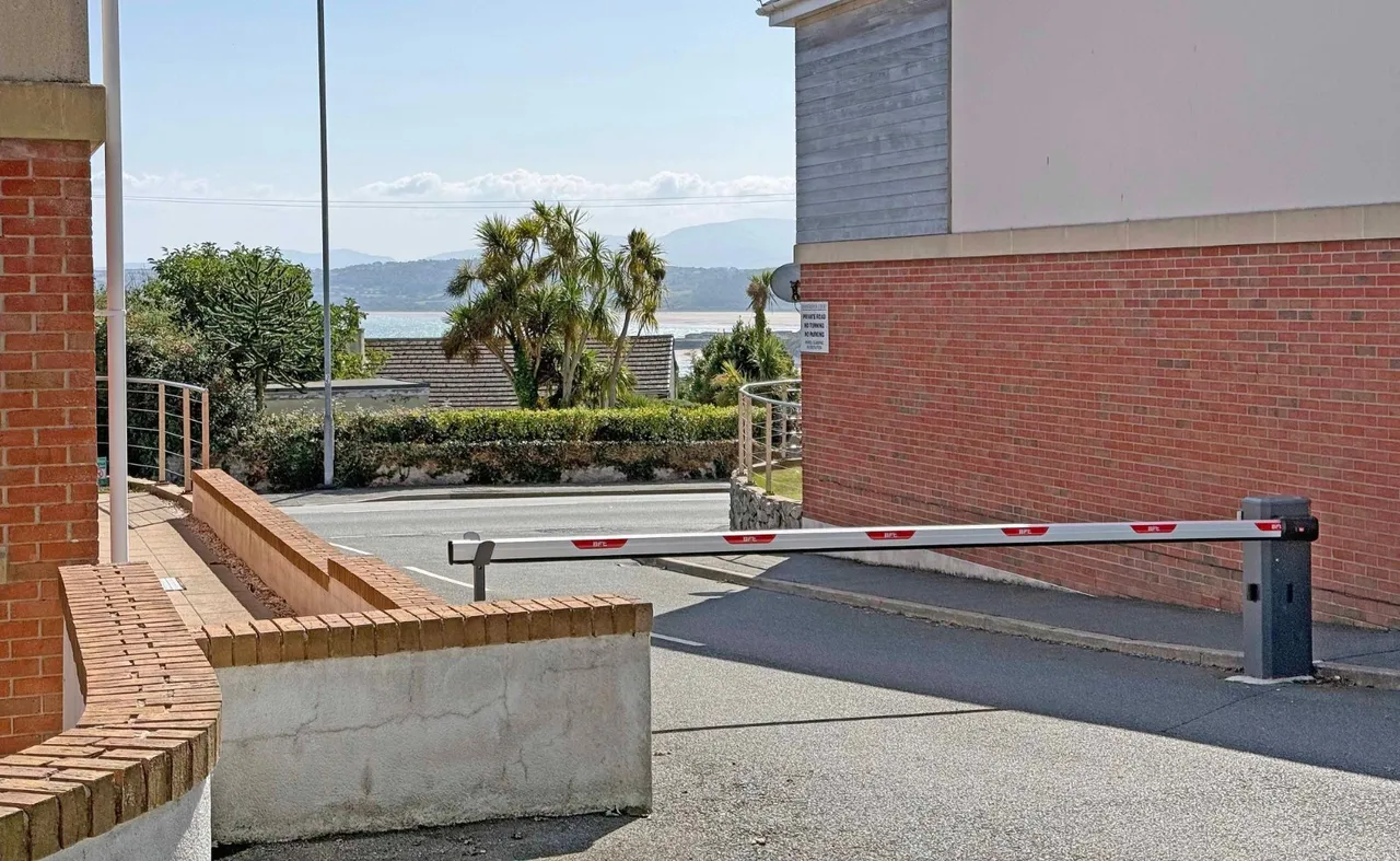 Amlwch Road, Benllech, photo 15