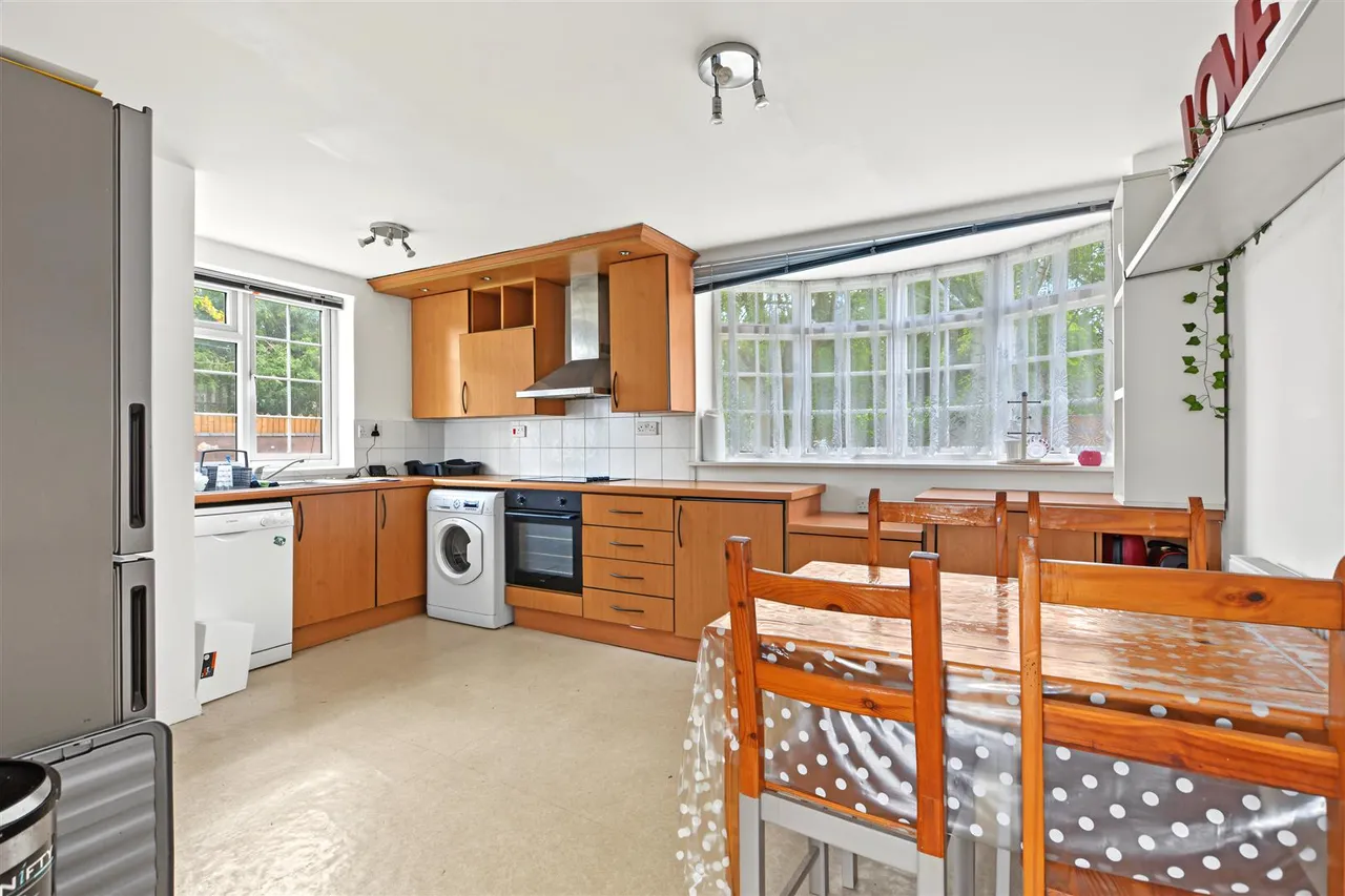 Saxon Green, Nottingham, NG7, photo 2