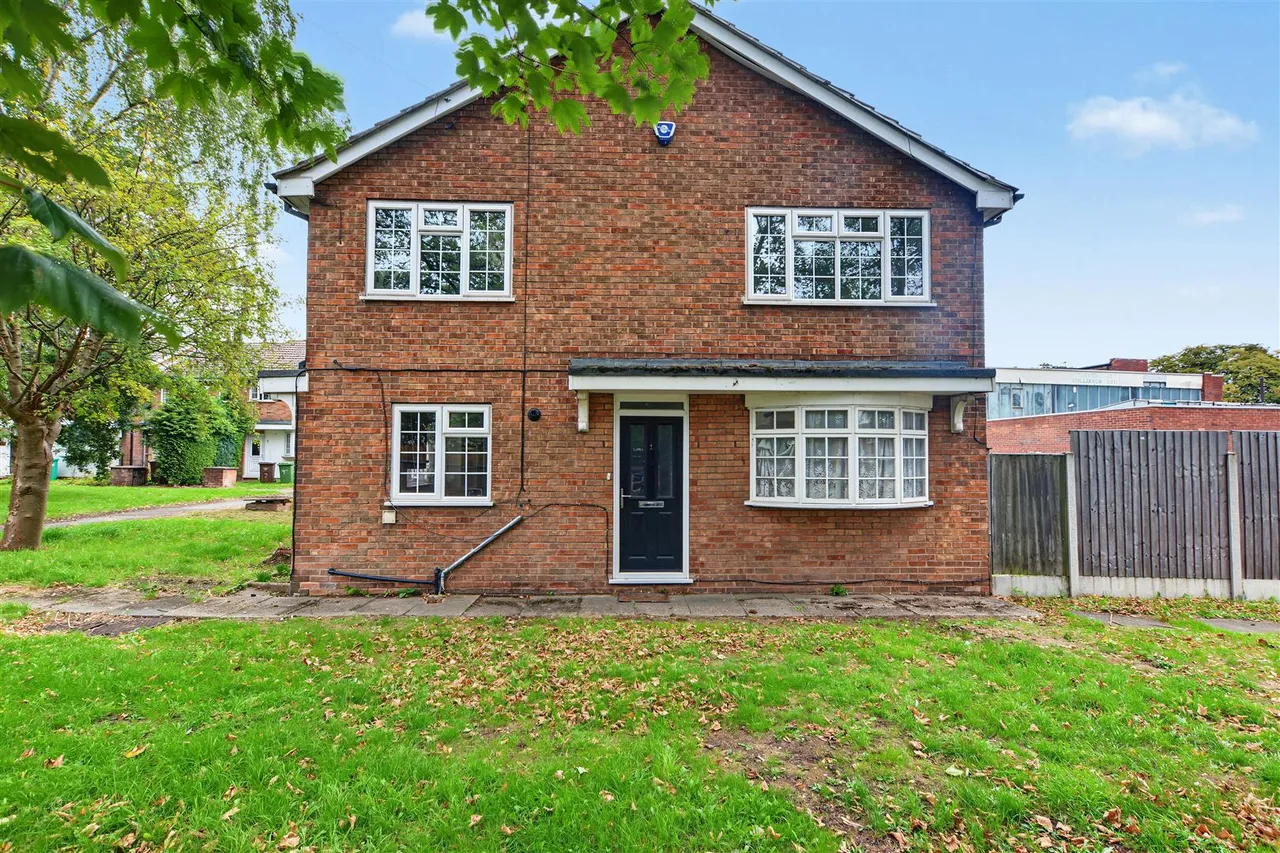 3 bed house for sale, Saxon Green, Nottingham, NG7