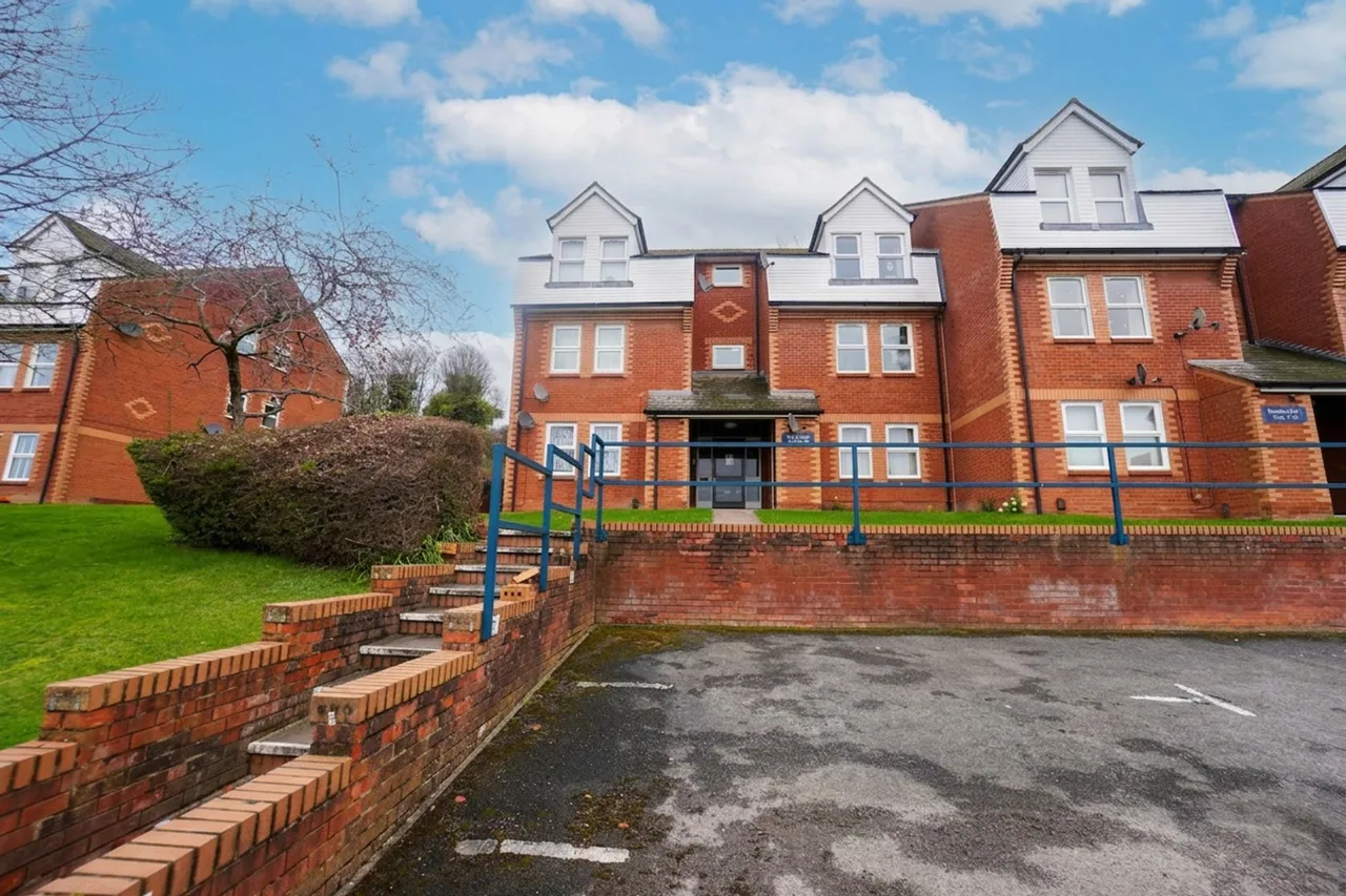 West Wycombe Road, High Wycombe, HP12, photo 8