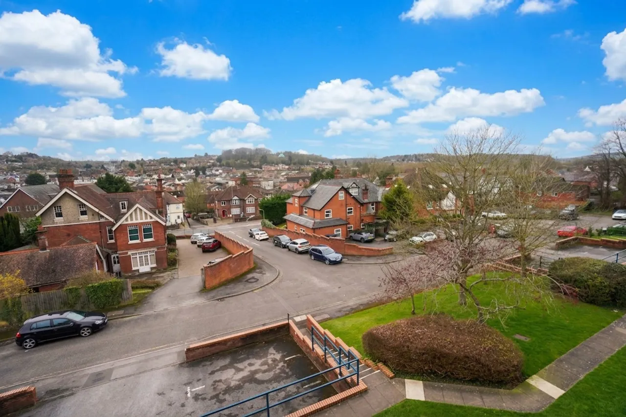 West Wycombe Road, High Wycombe, HP12, photo 7