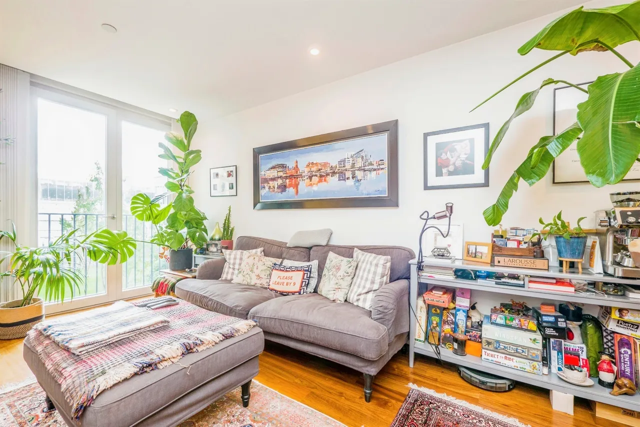 1 bed flat for sale, The Hayes, Cardiff, CF10