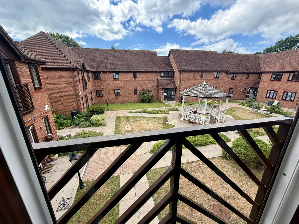 2 bed flat for sale, Offington Lane, Worthing, BN14