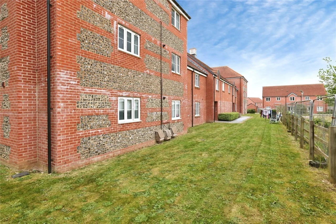 2 bed flat for sale, Brodie Rise, Salisbury, SP2