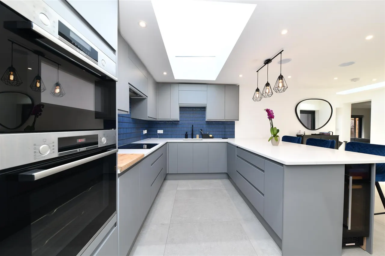Shephall View, Stevenage, Herts, SG1 1RR, photo 2
