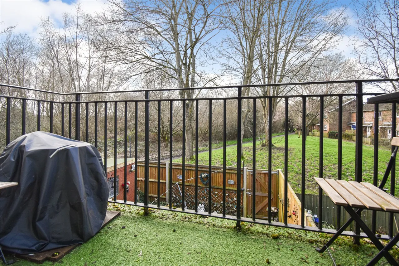 Overton Close, Aldershot, Hampshire, GU11 3RP, photo 6