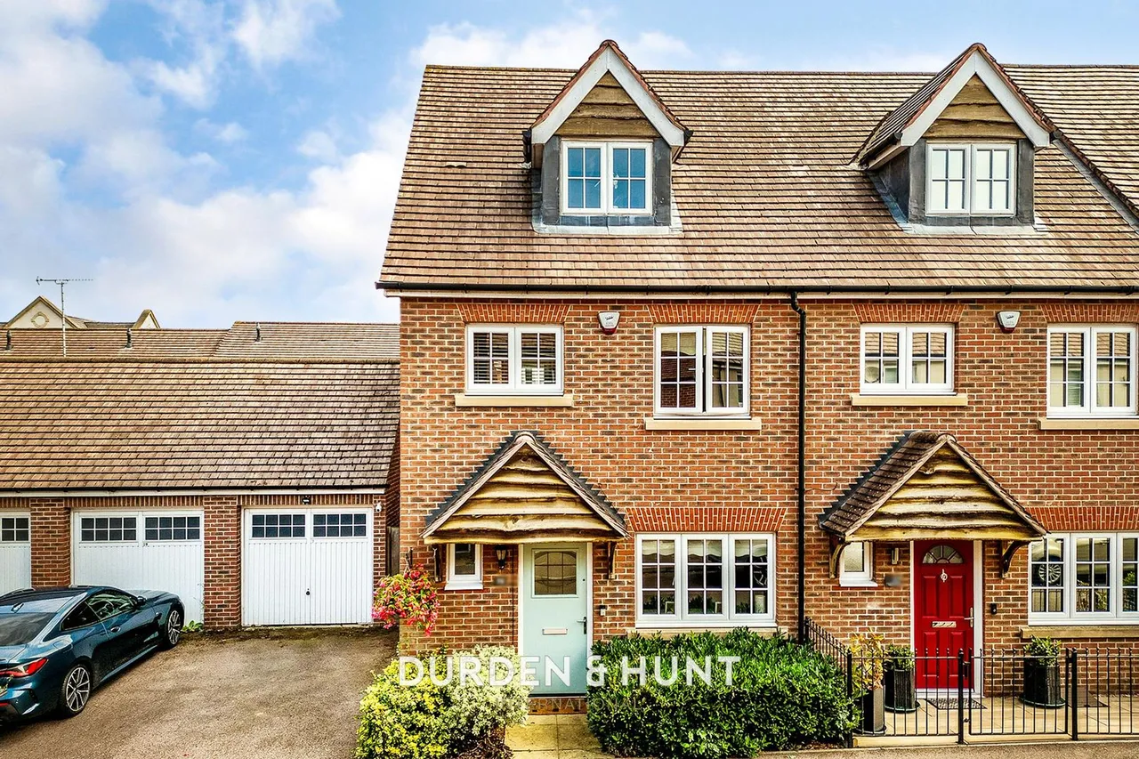 4 bed house for sale, Abbess Terrace, Loughton, IG10