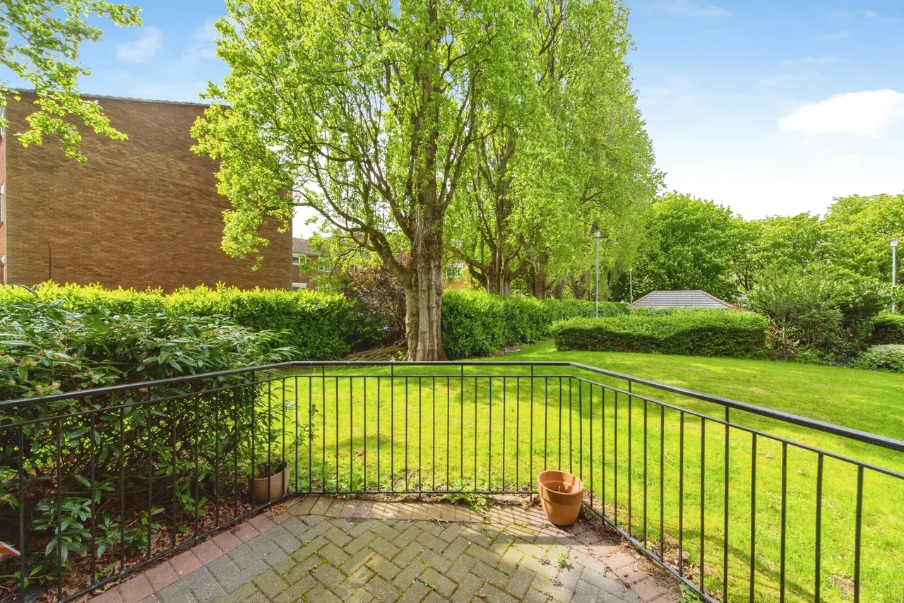 Aigburth Vale, Liverpool, L17, photo 4
