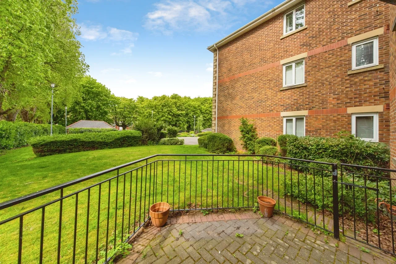 Aigburth Vale, Liverpool, L17, photo 3