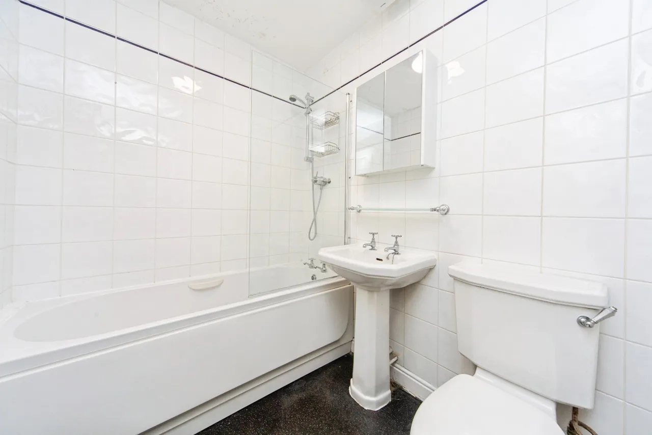 Aigburth Vale, Liverpool, L17, photo 14