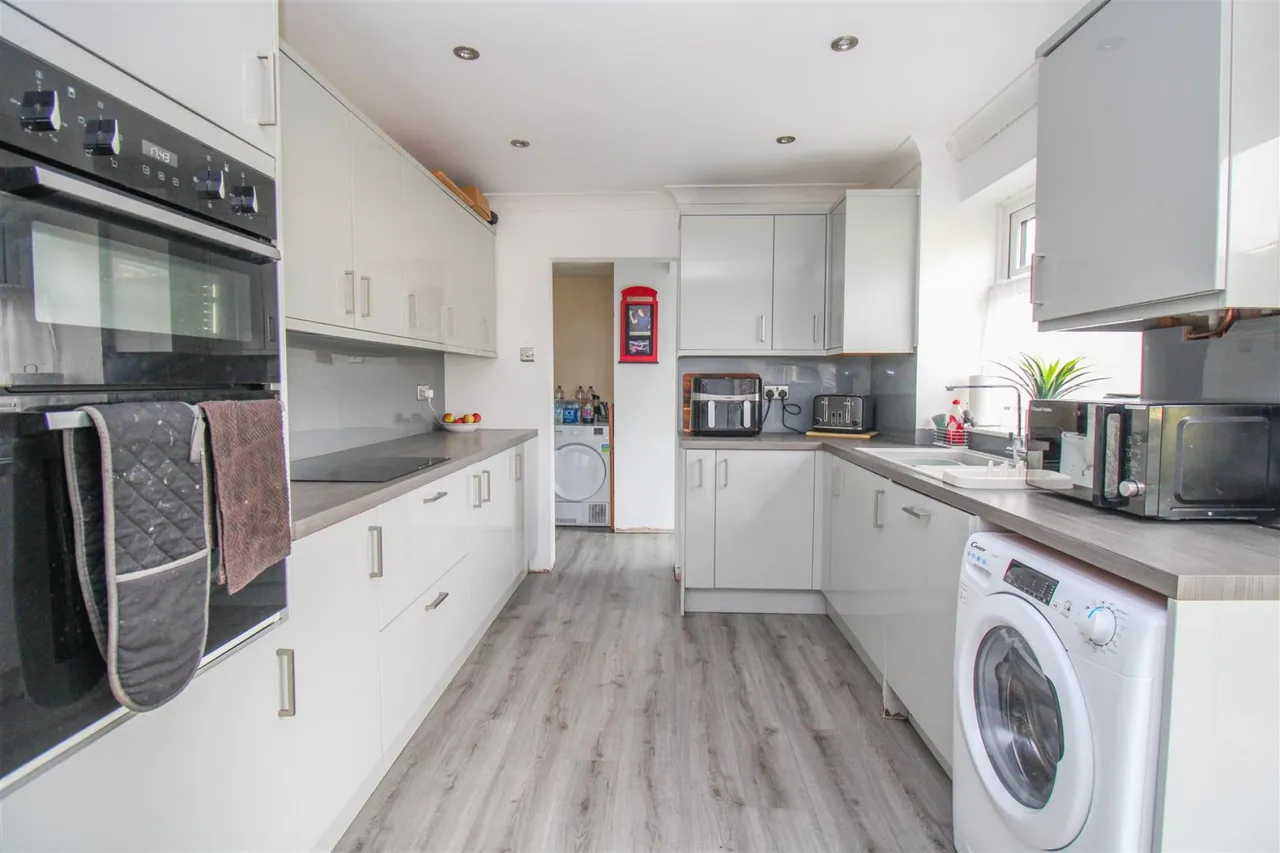 Radburn Close, Harlow, CM18, photo 6