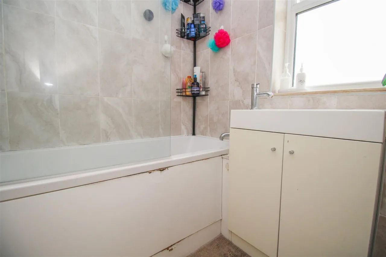 Radburn Close, Harlow, CM18, photo 13