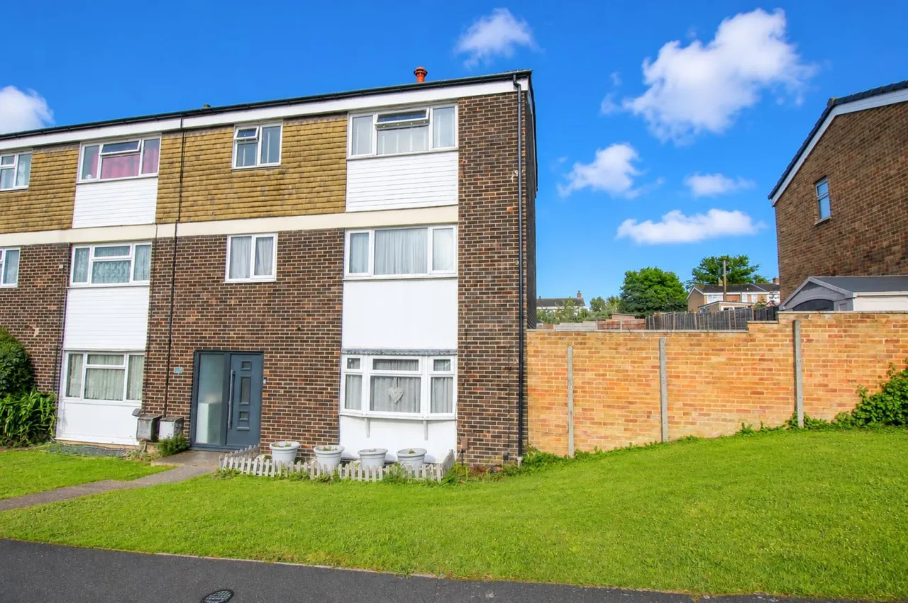 3 bed flat for sale, Radburn Close, Harlow, CM18