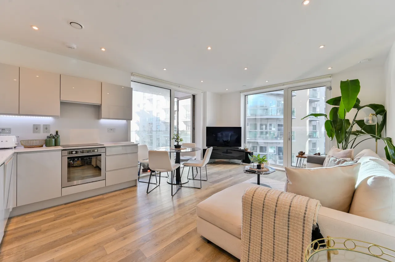 1 bed flat to rent — 14, Voyager House, London