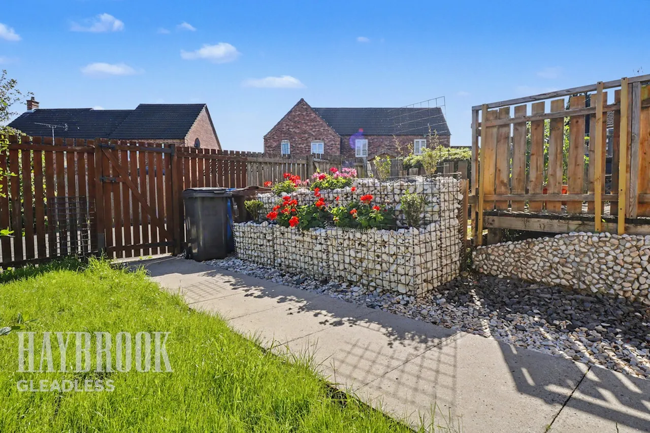 Bassledene Road, Sheffield, photo 15