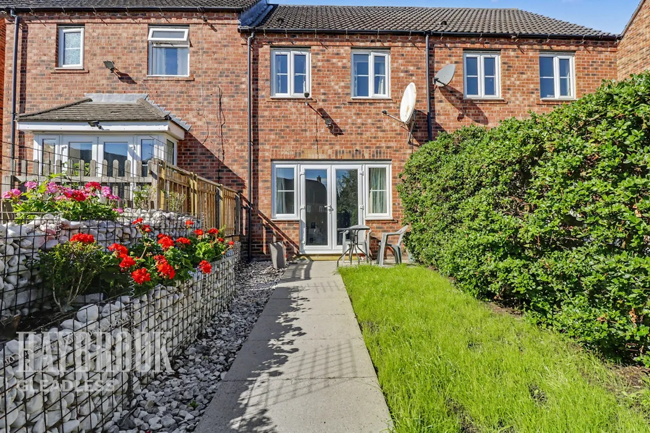 Bassledene Road, Sheffield, photo 4