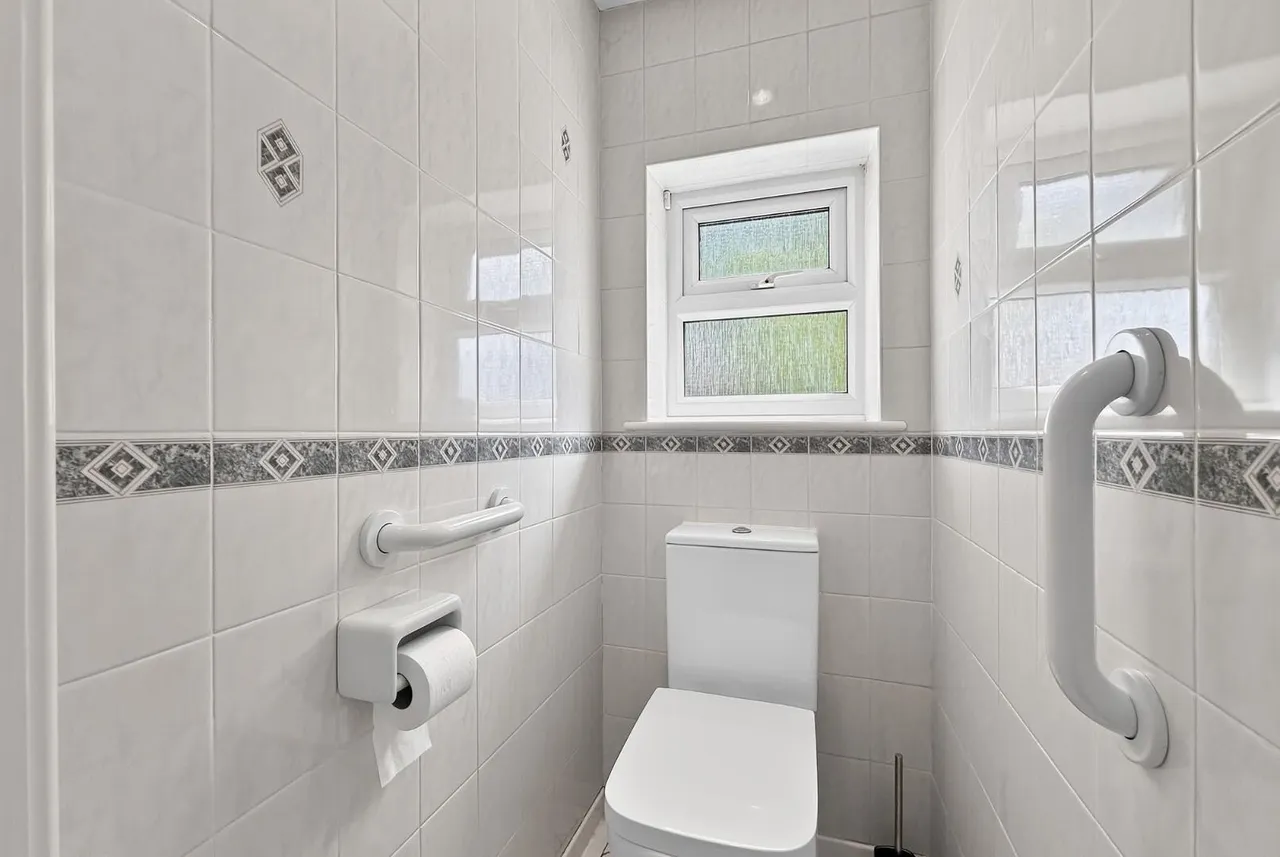 Tulip Drive, Timperley, Cheshire WA15 6LN, photo 16