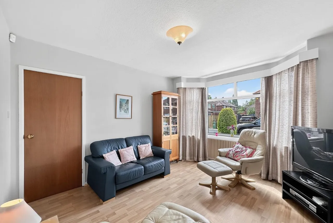 Tulip Drive, Timperley, Cheshire WA15 6LN, photo 4