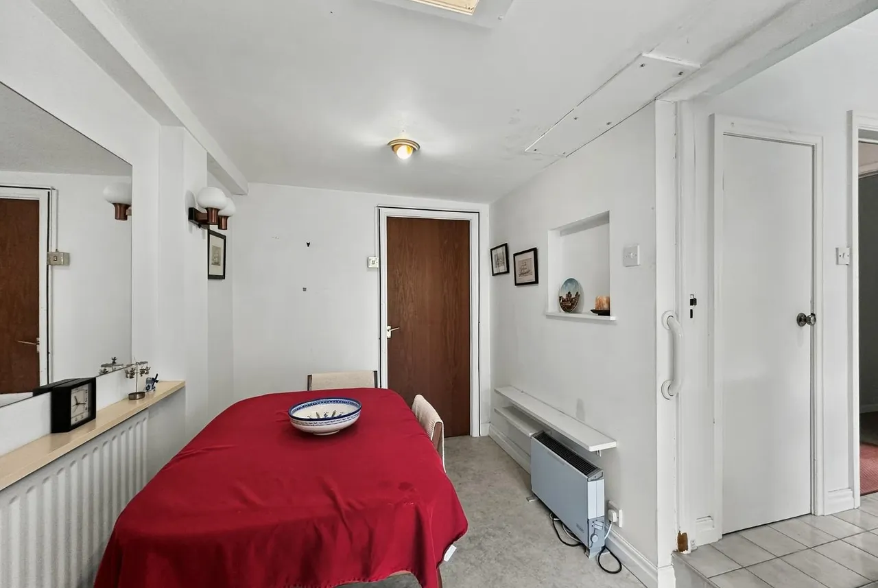 Tulip Drive, Timperley, Cheshire WA15 6LN, photo 8
