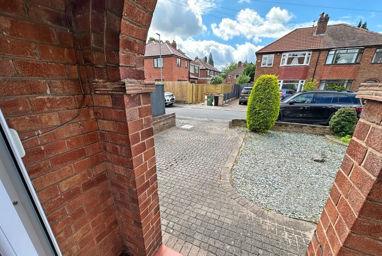 Tulip Drive, Timperley, Cheshire WA15 6LN, photo 22