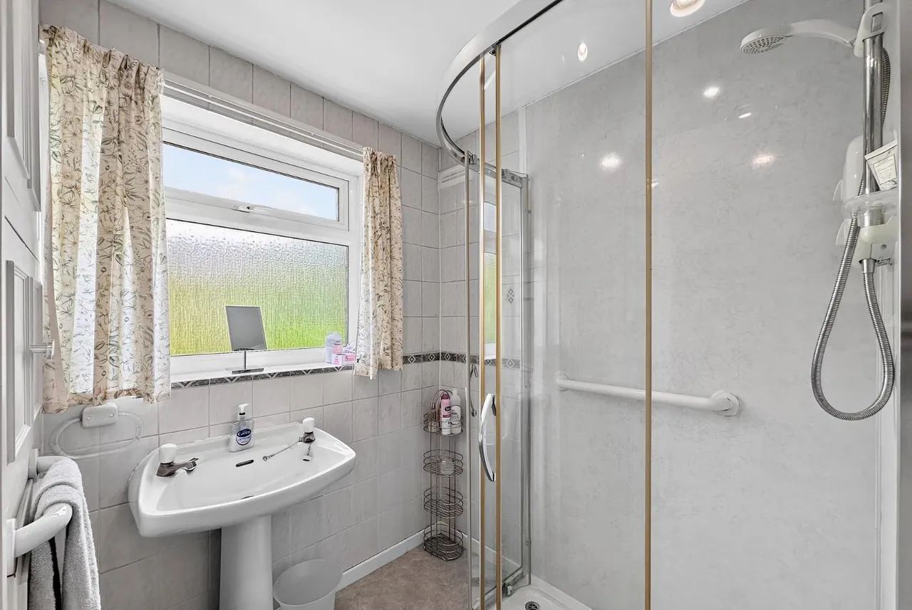 Tulip Drive, Timperley, Cheshire WA15 6LN, photo 15