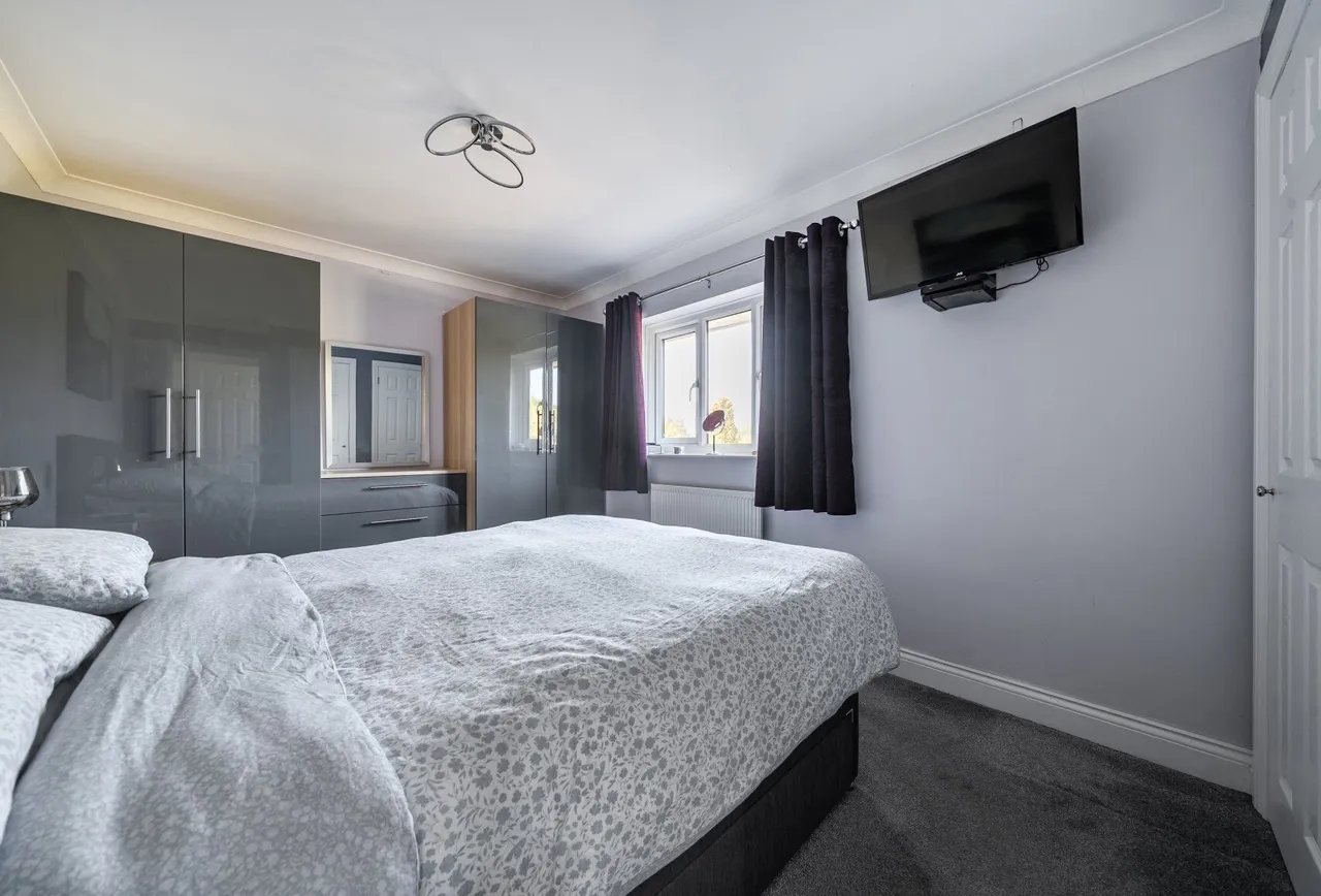 Woodside Crescent, Surrey, Smallfield, RH6 9NA, photo 8