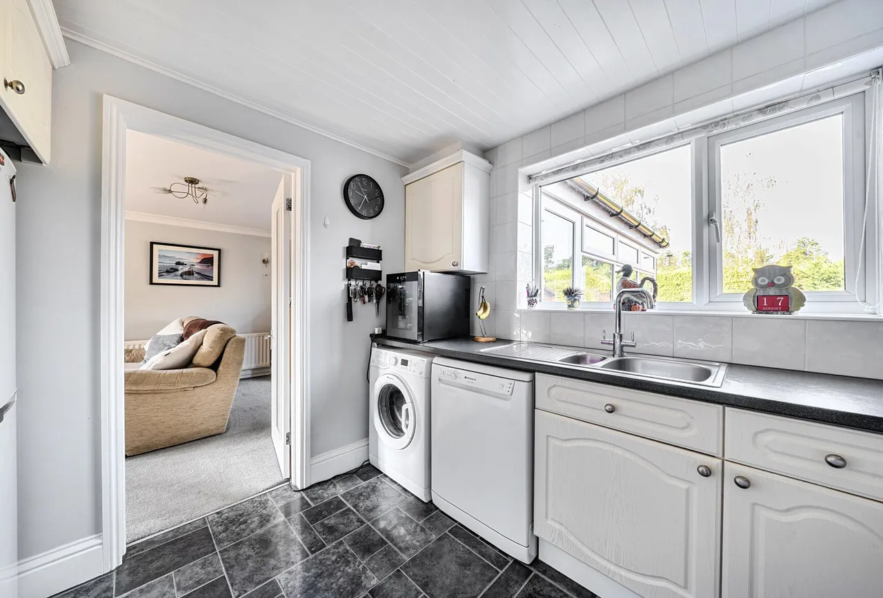 Woodside Crescent, Surrey, Smallfield, RH6 9NA, photo 20