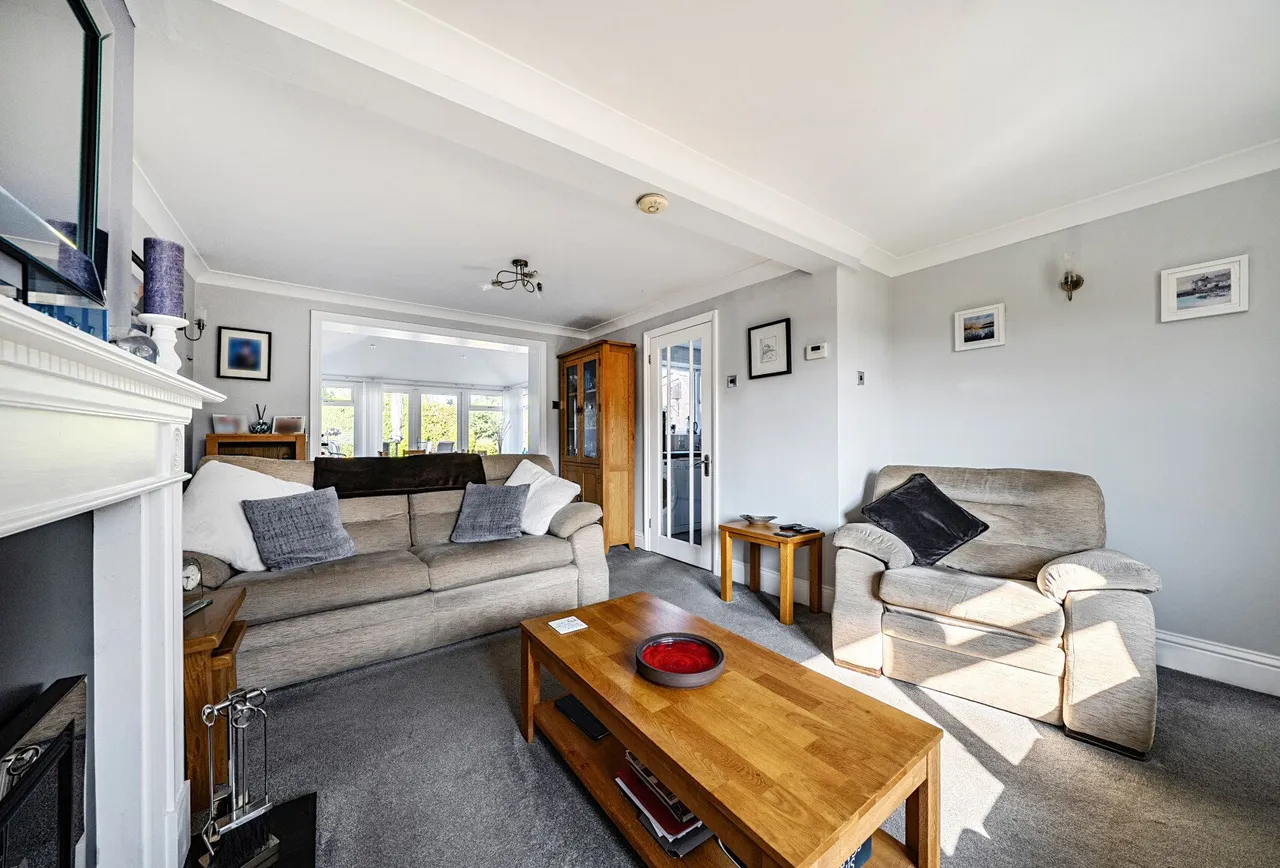 Woodside Crescent, Surrey, Smallfield, RH6 9NA, photo 4
