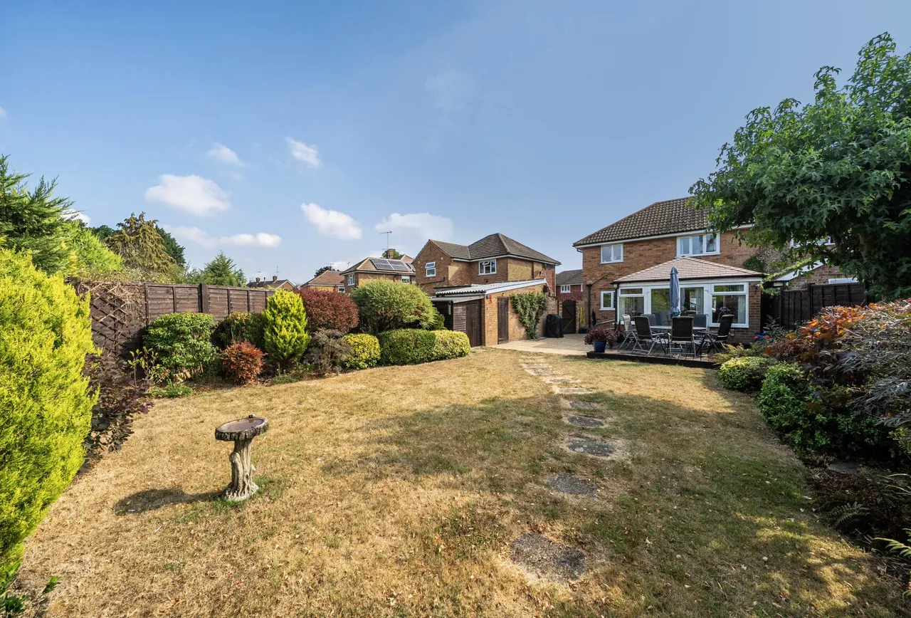 Woodside Crescent, Surrey, Smallfield, RH6 9NA, photo 6