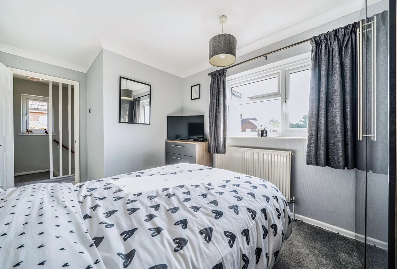 Woodside Crescent, Surrey, Smallfield, RH6 9NA, photo 10
