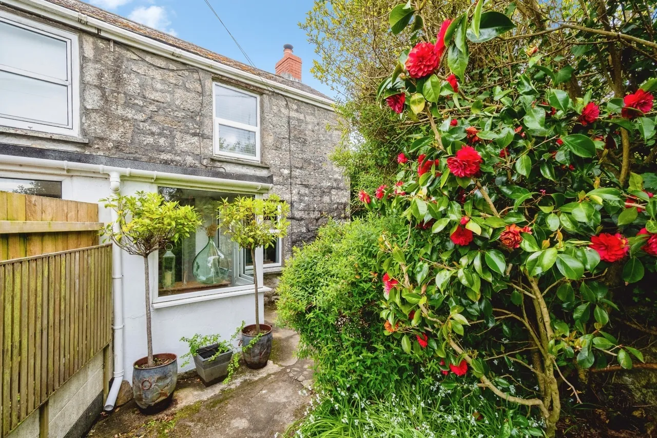 2 bed house for sale, Burras Row, Helston, TR13