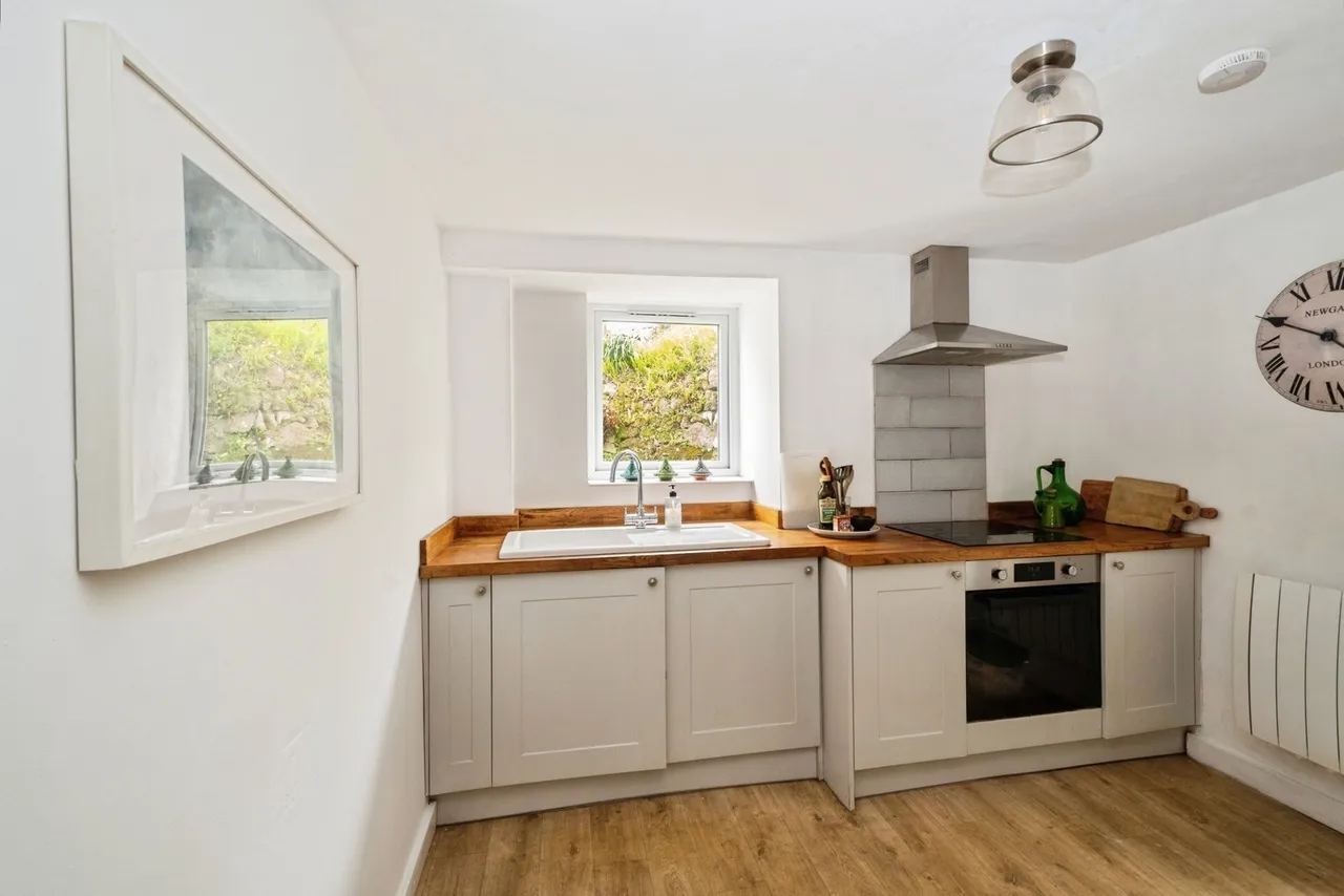 Burras Row, Helston, TR13, photo 14