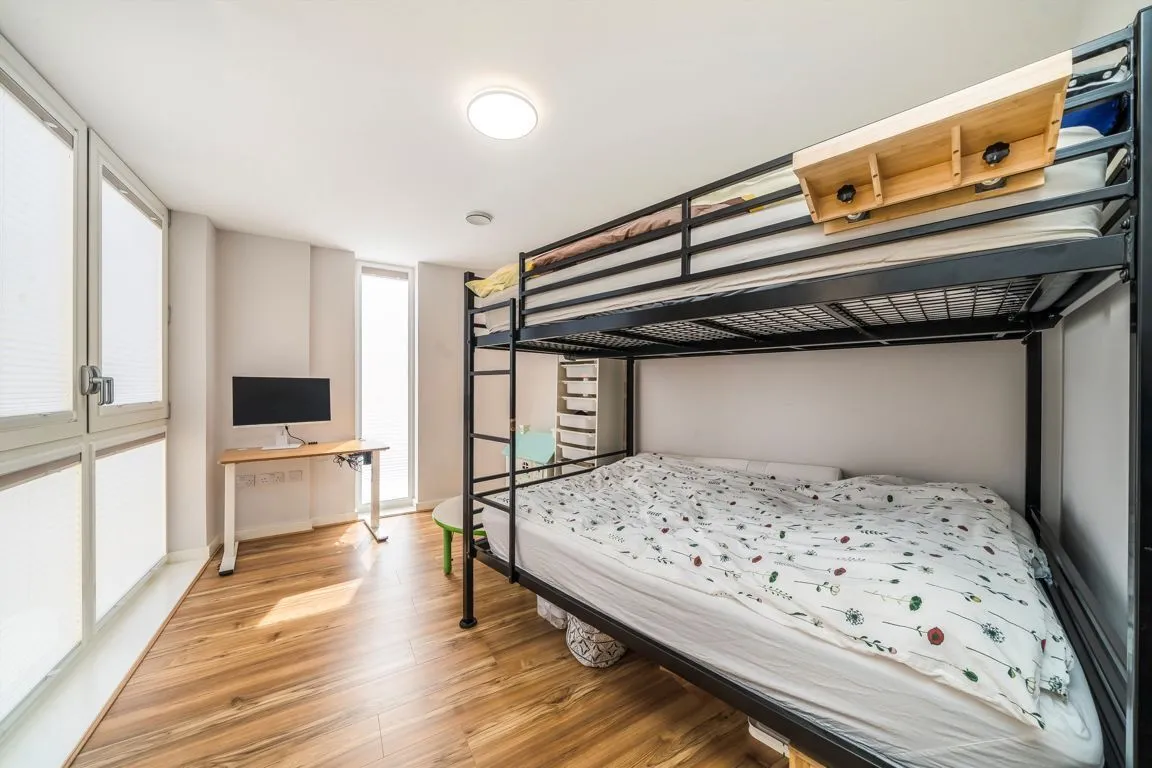 Baltic Avenue, TW8, photo 9