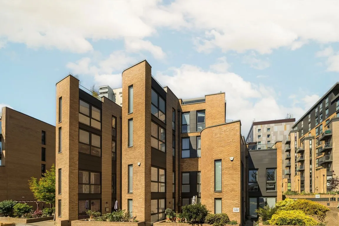 3 bed property for sale, Baltic Avenue, TW8