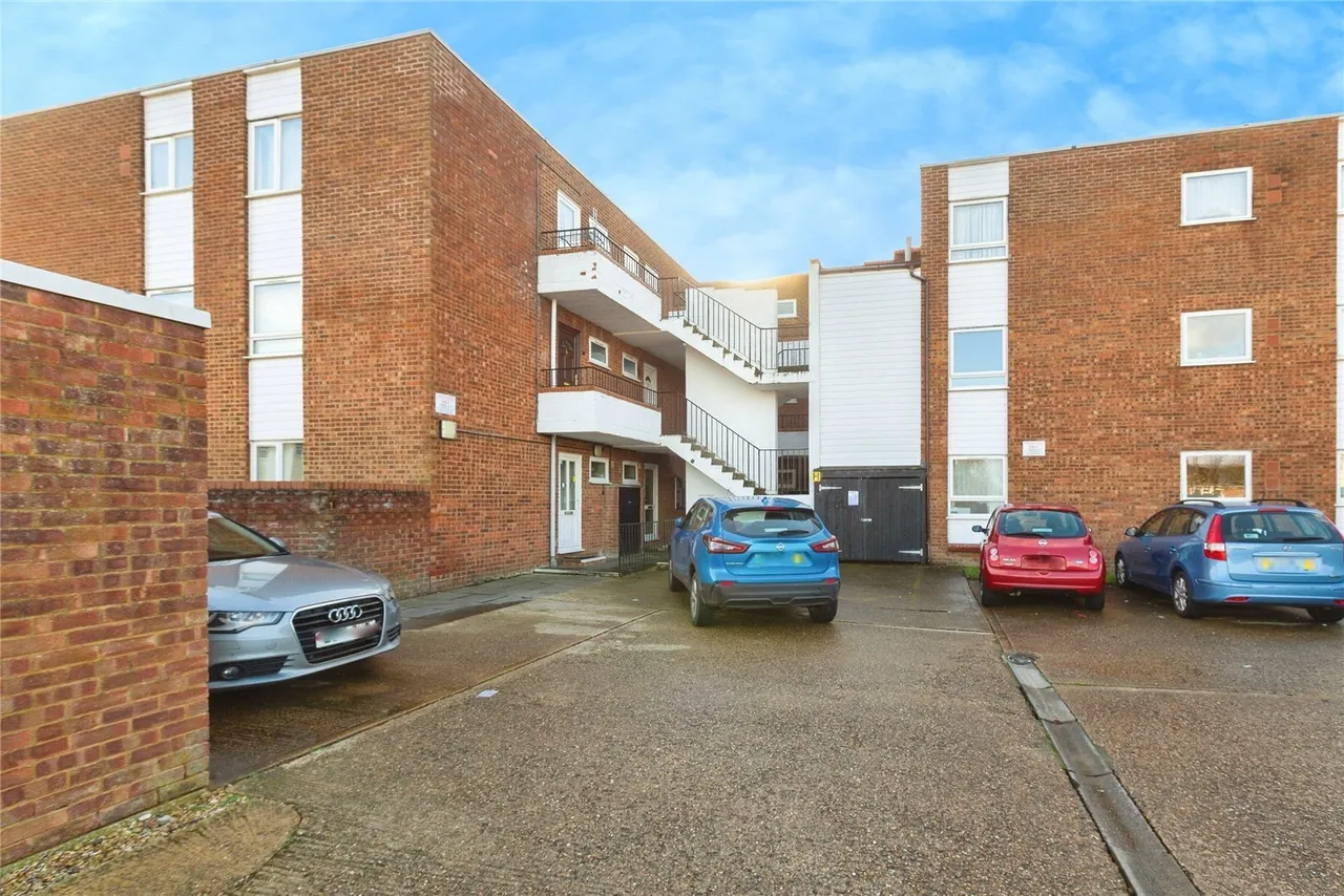 Buckingham Road, Aylesbury, Buckinghamshire, HP19, photo 9