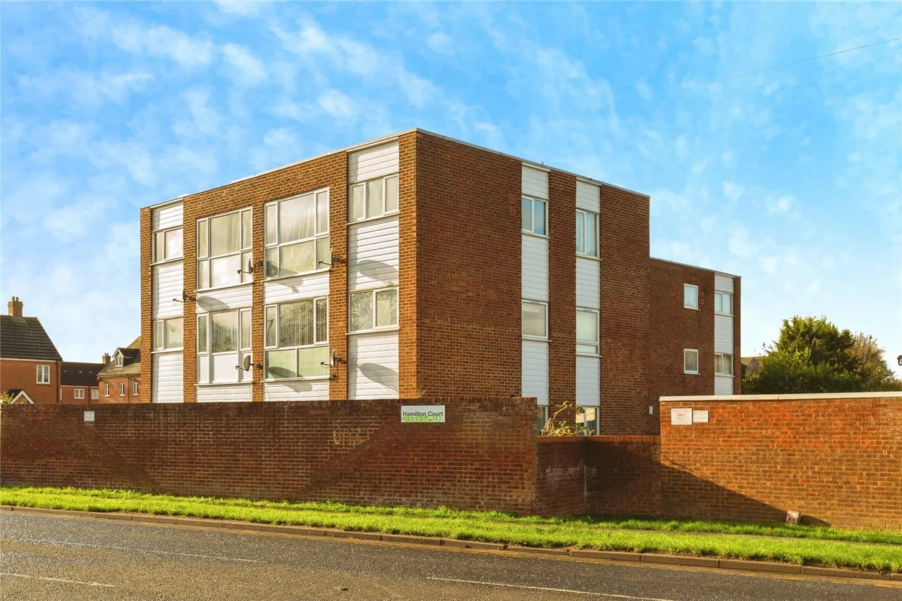 2 bed flat for sale — Buckingham Road, Aylesbury, Buckinghamshire, HP19