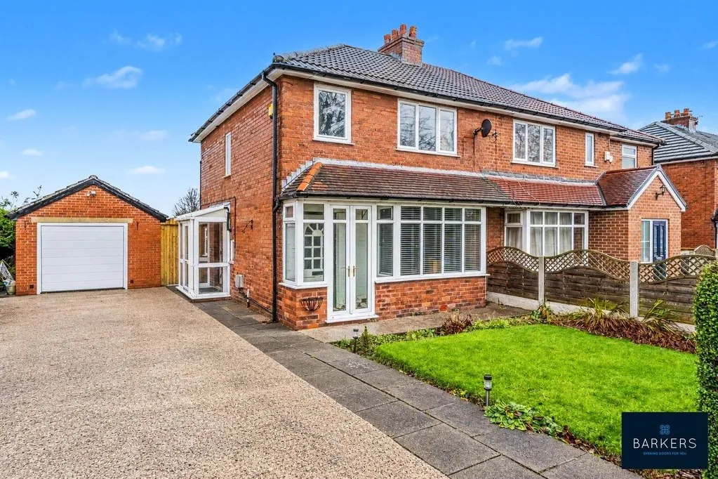 3 bed house for sale — Moorlands Road, Birkenshaw BD11 2BP