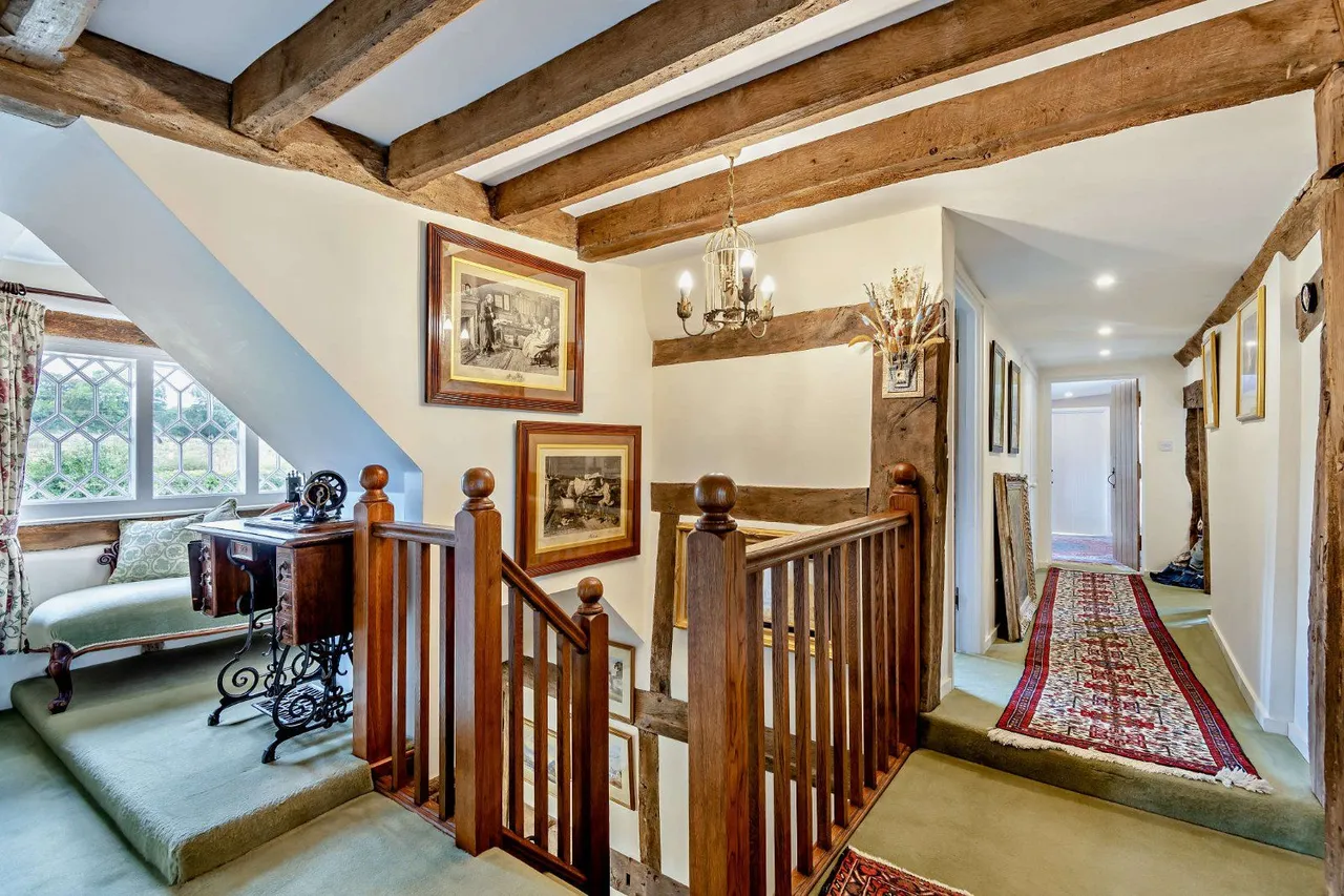 Old Holbrook, Horsham, RH12, photo 16