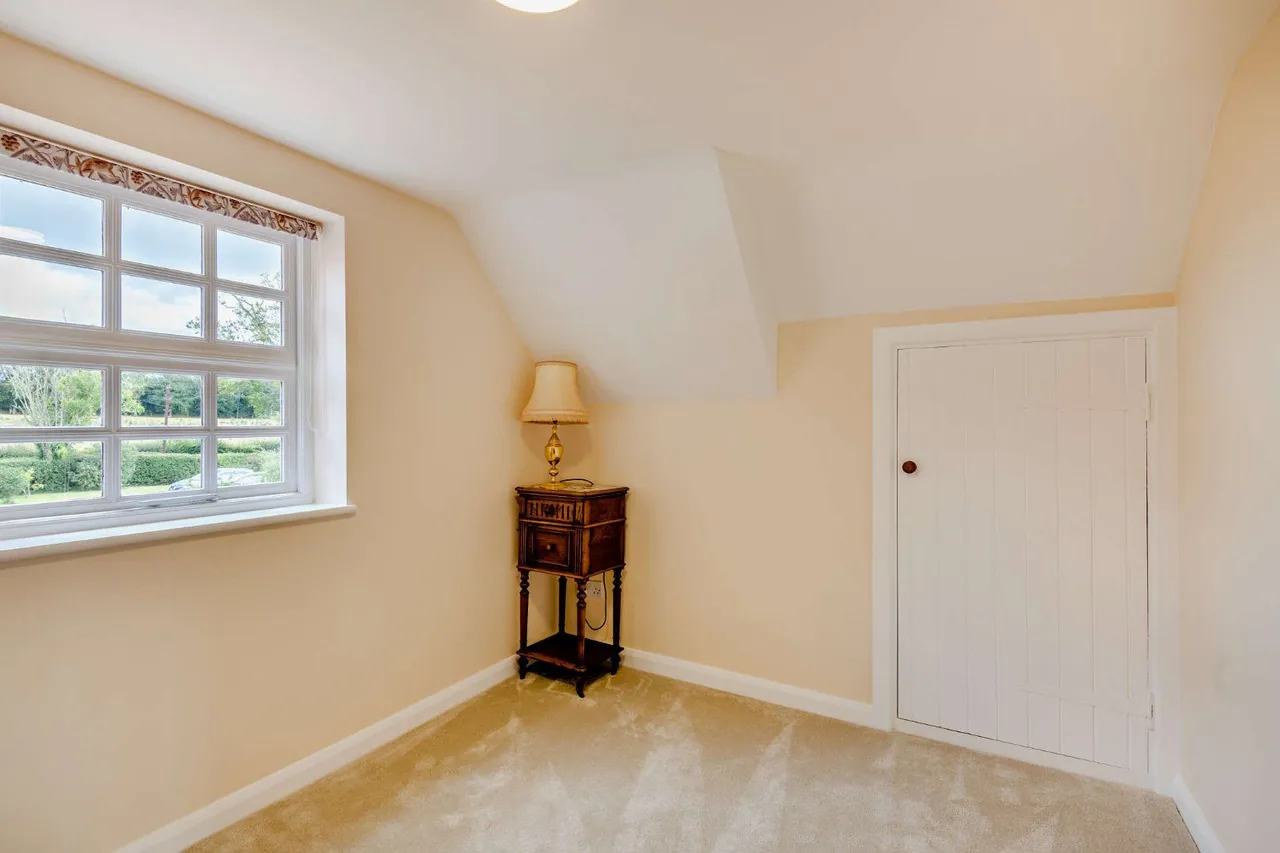 Old Holbrook, Horsham, RH12, photo 25
