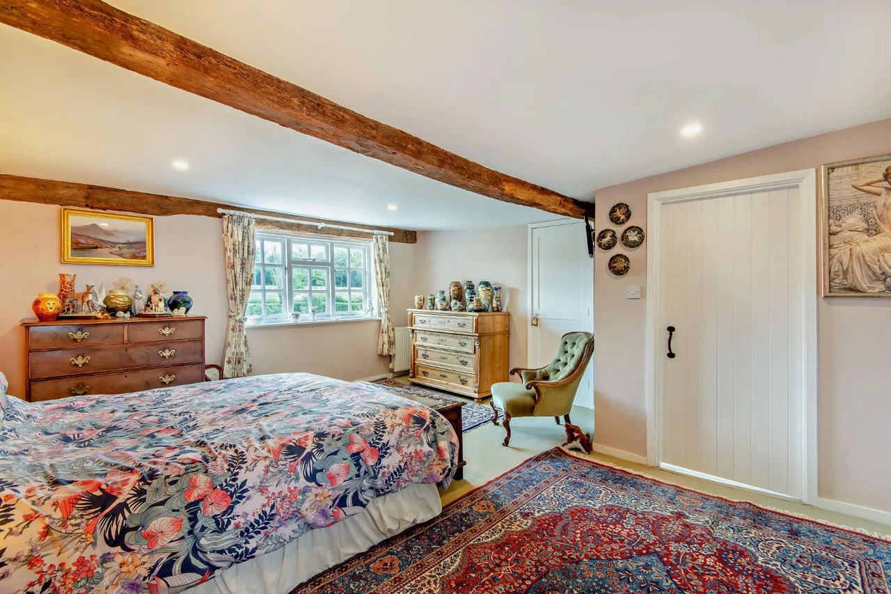 Old Holbrook, Horsham, RH12, photo 18