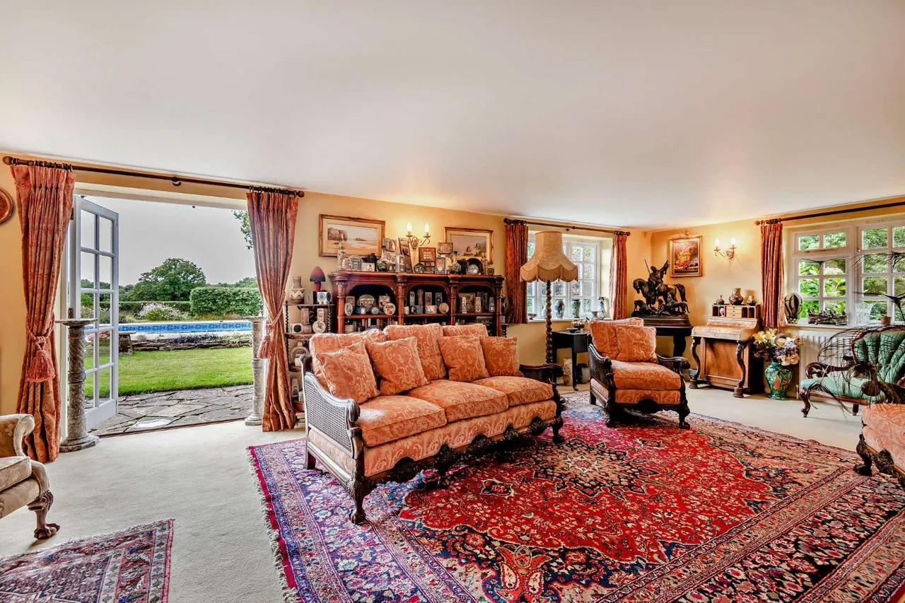 Old Holbrook, Horsham, RH12, photo 9