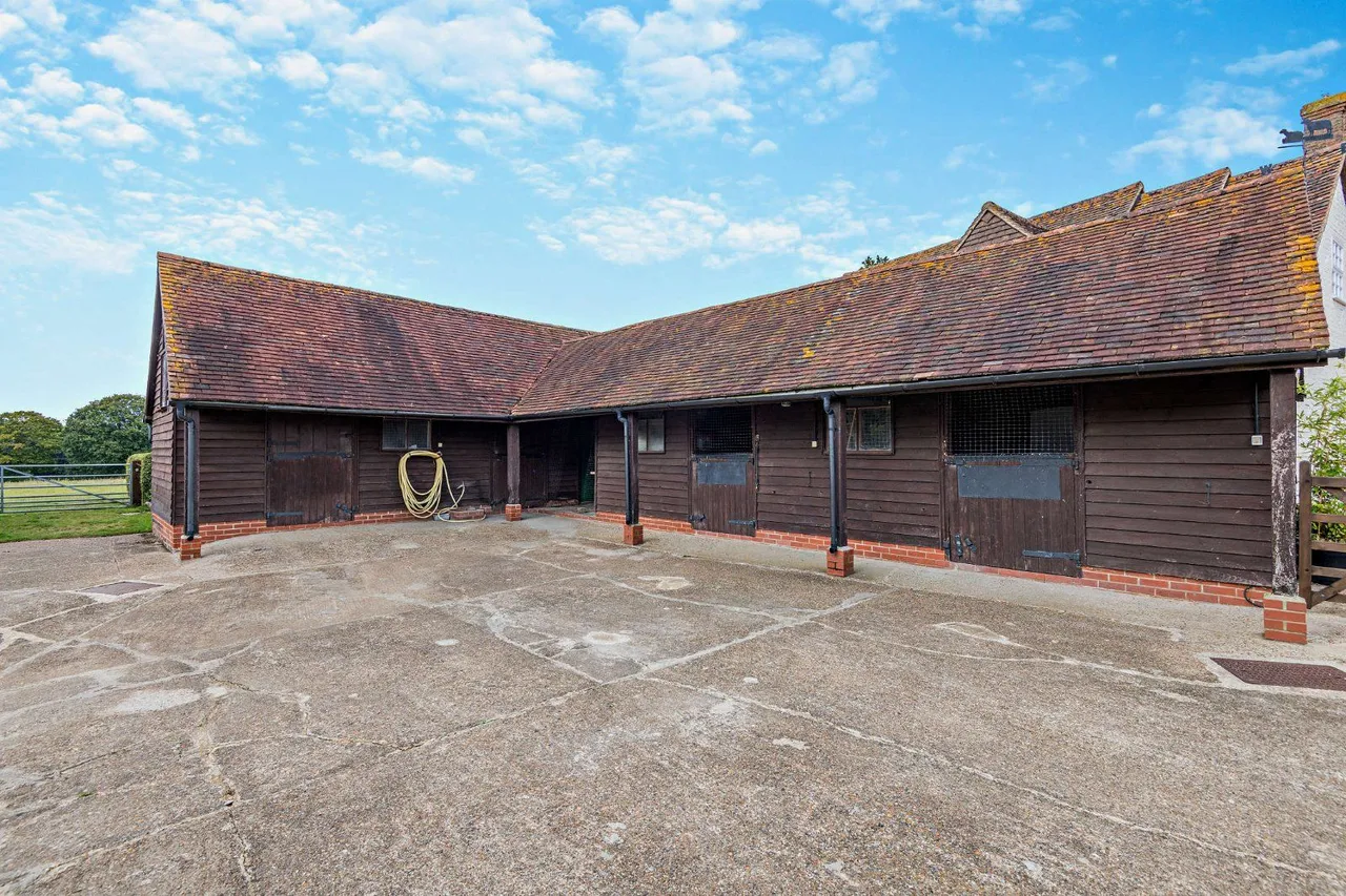 Old Holbrook, Horsham, RH12, photo 3