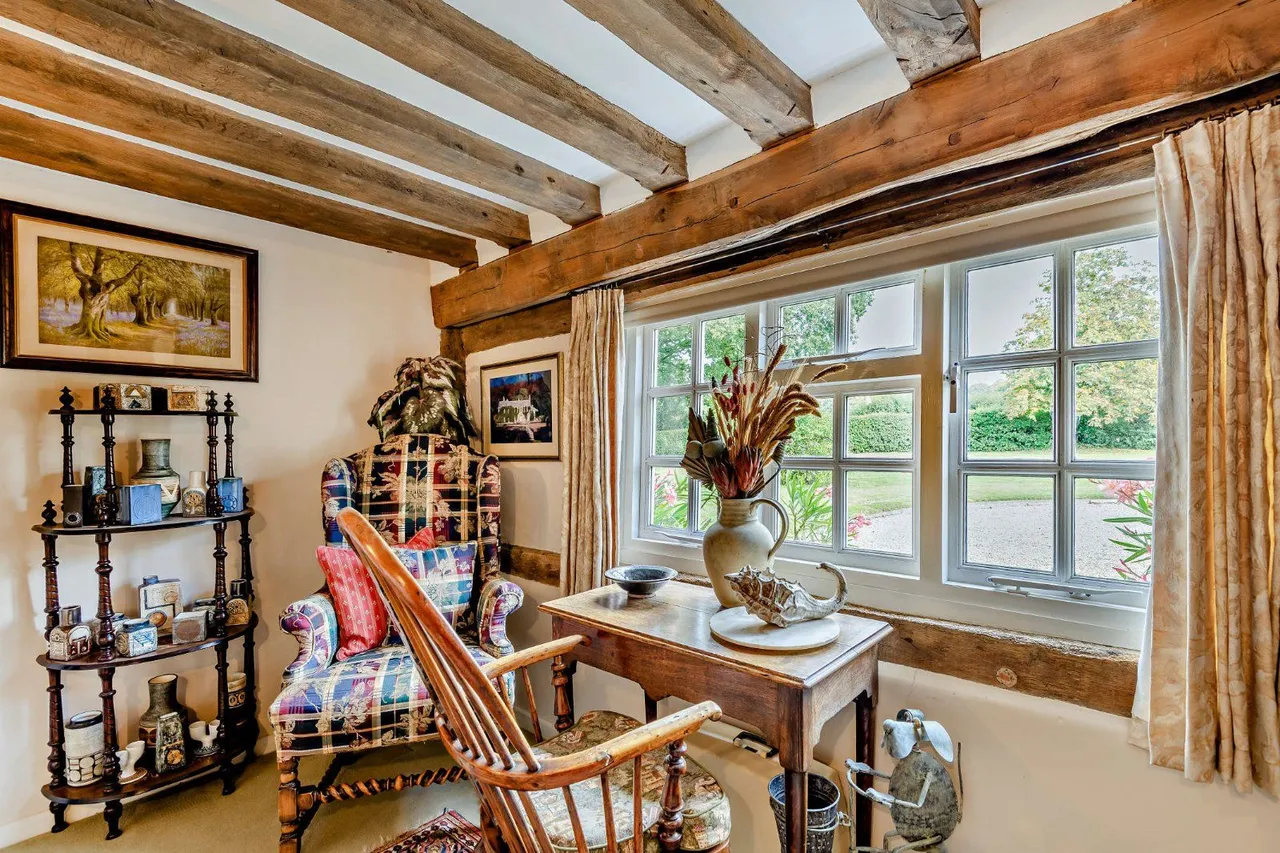 Old Holbrook, Horsham, RH12, photo 12