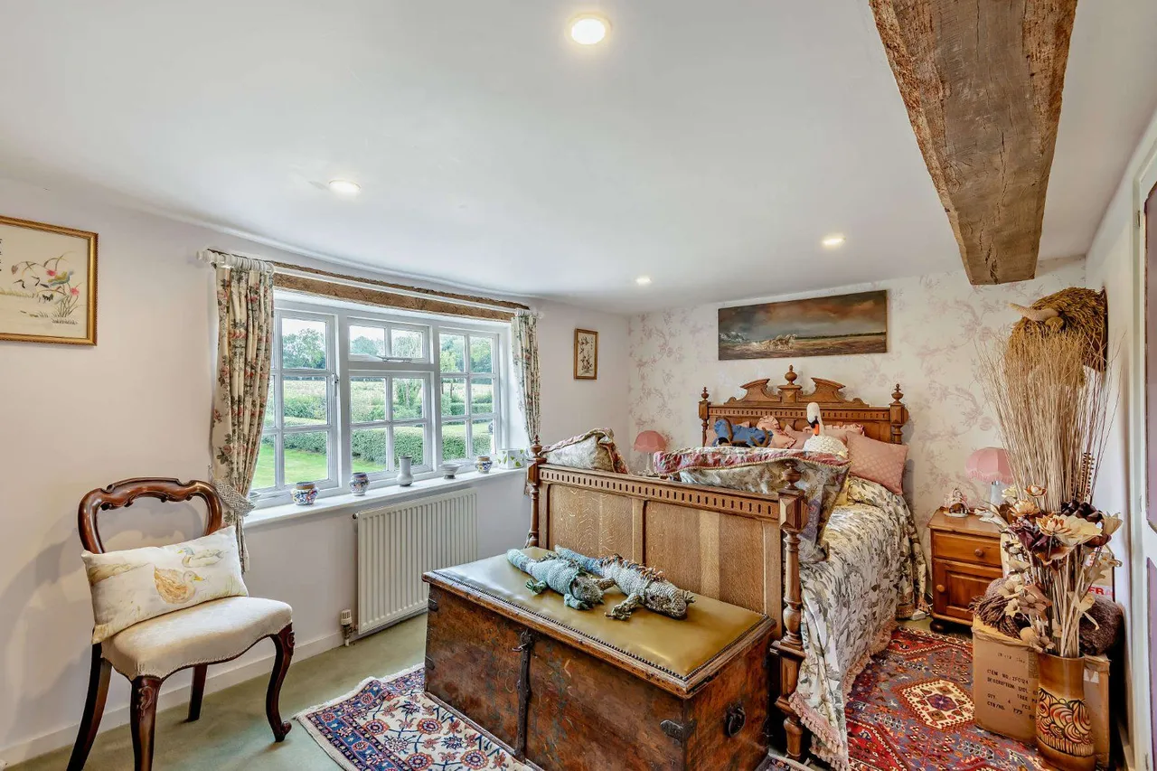 Old Holbrook, Horsham, RH12, photo 17