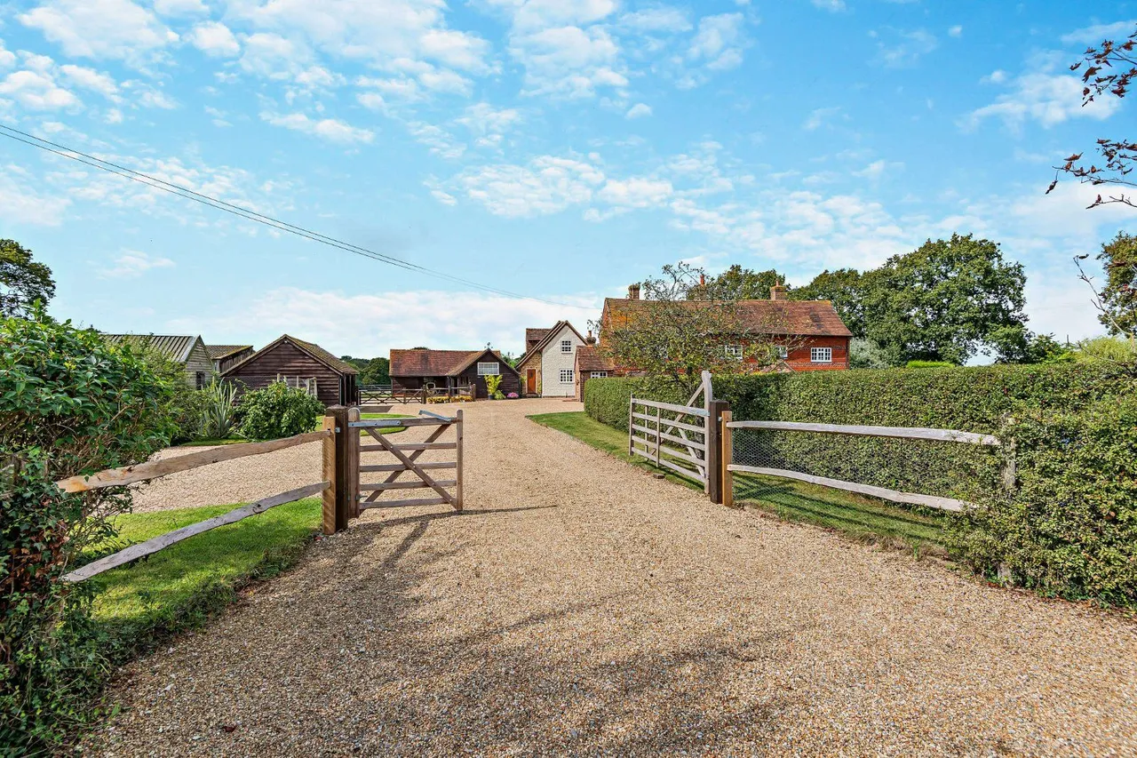 Old Holbrook, Horsham, RH12, photo 2