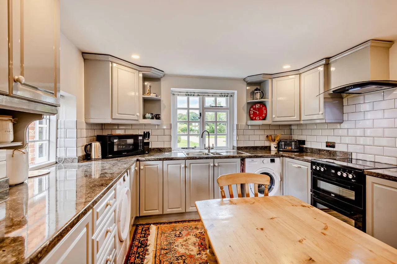 Old Holbrook, Horsham, RH12, photo 26