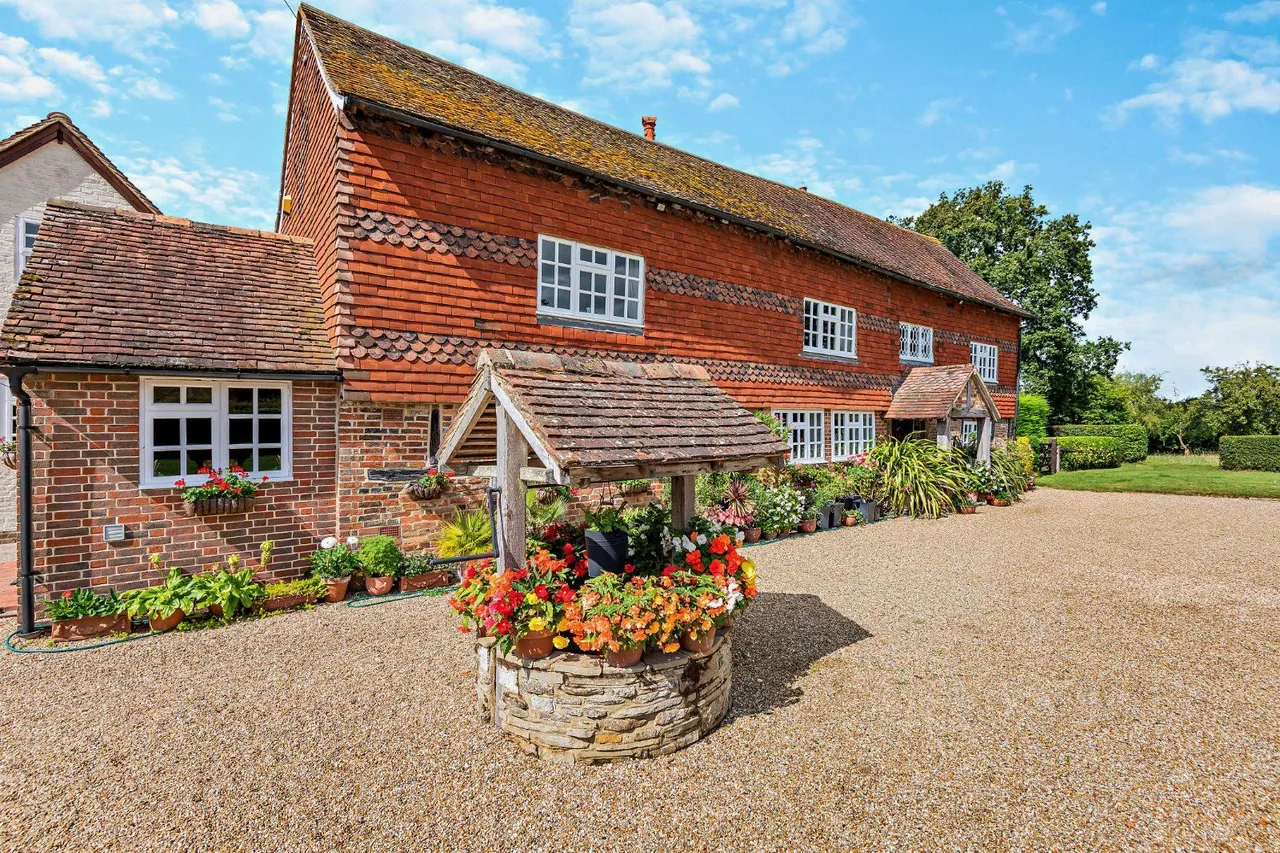 Old Holbrook, Horsham, RH12, photo 27