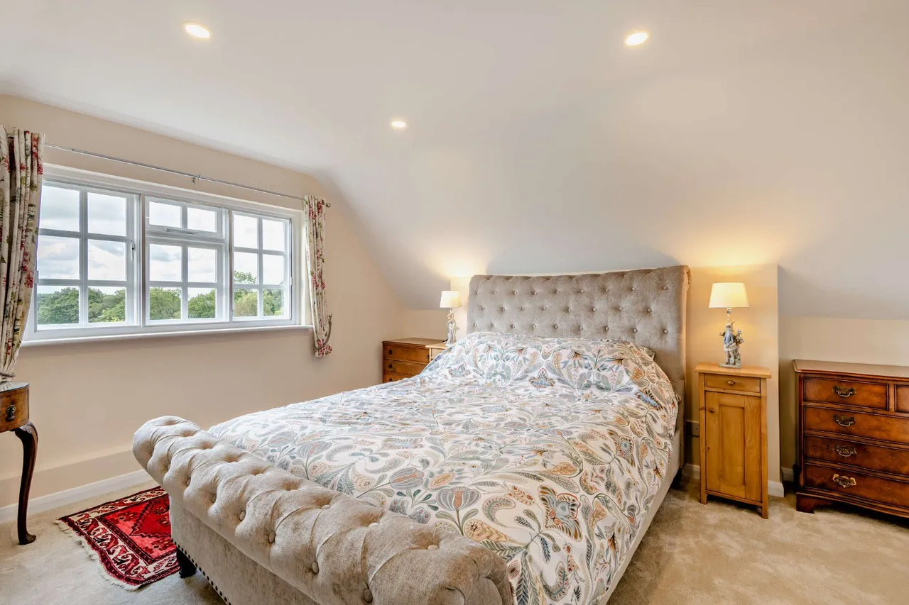 Old Holbrook, Horsham, RH12, photo 23