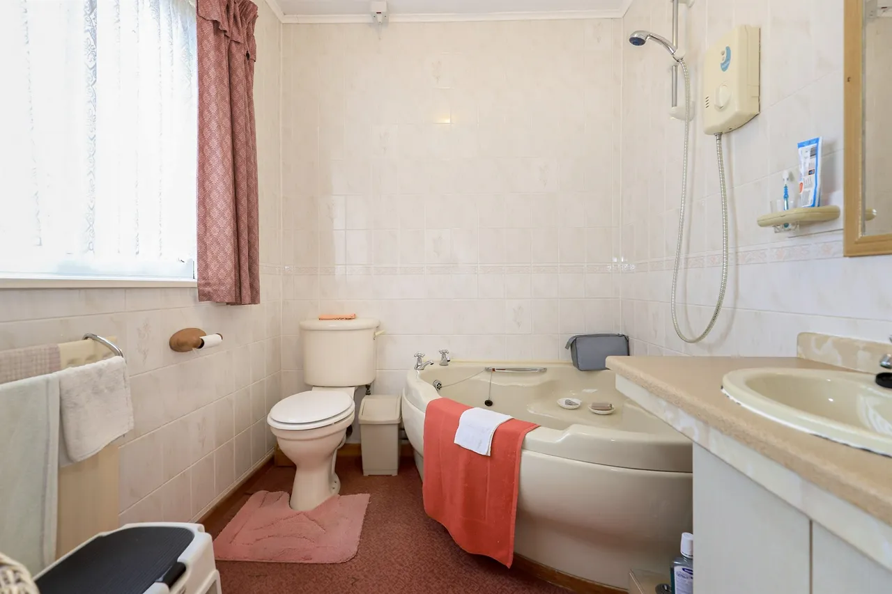 Mount Road, Penn, WV4, photo 11